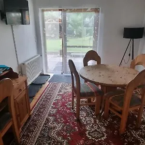  Apartment Tom